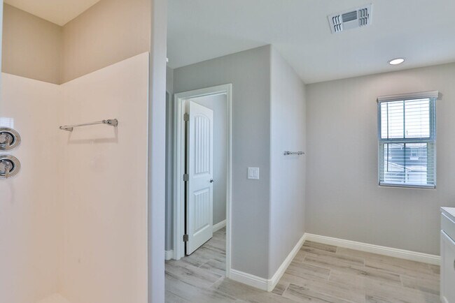 Building Photo - 9805 E Specter Dr