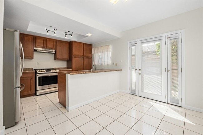 Building Photo - 13902 Yorba St