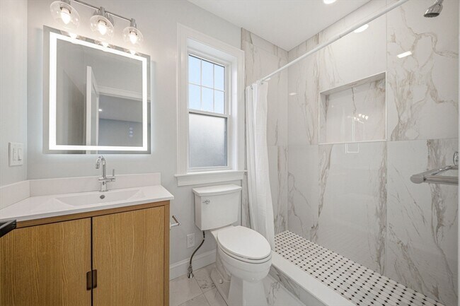 Building Photo - 9 Logan Ave