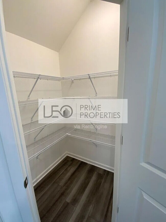 Building Photo - 976 Feldman Chase