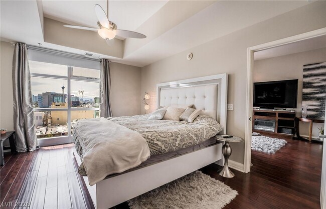 Building Photo - 150 S Las Vegas Blvd