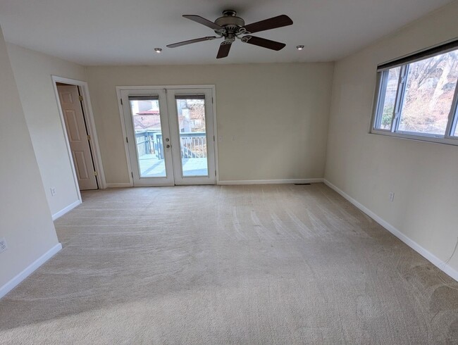 Building Photo - 4 Bedroom, 2 Bathroom Single Family Home (Mt. Washington)