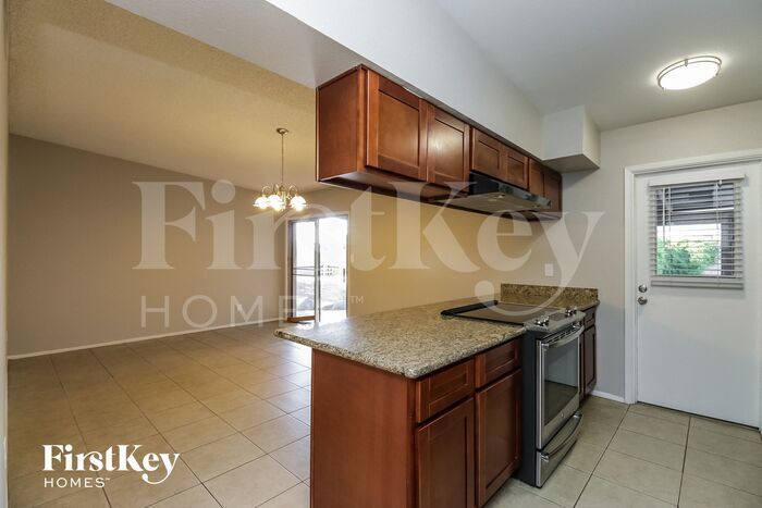 Building Photo - 339 W Santa Cruz Dr
