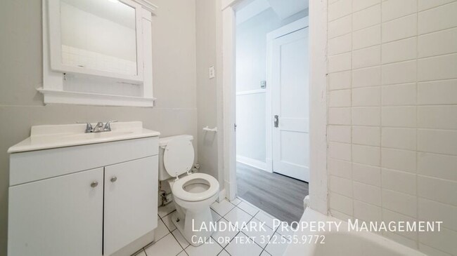 Building Photo - 2132 W Haddon-Unit 1