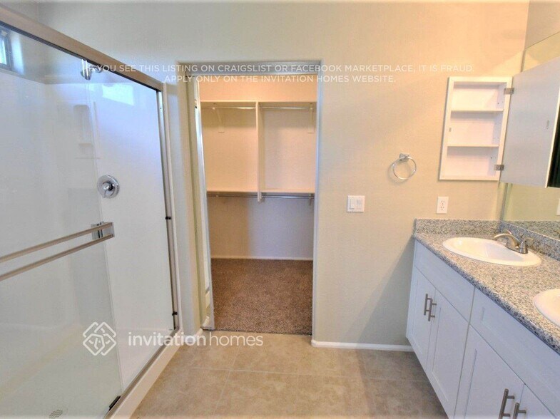 Building Photo - 2844 S 160th Ln