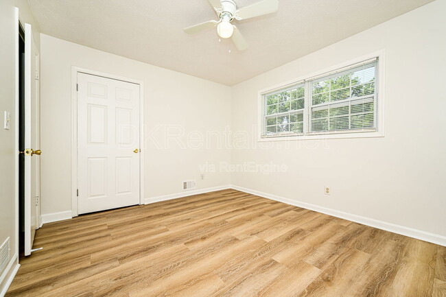 Building Photo - 2807 Hickory Ln