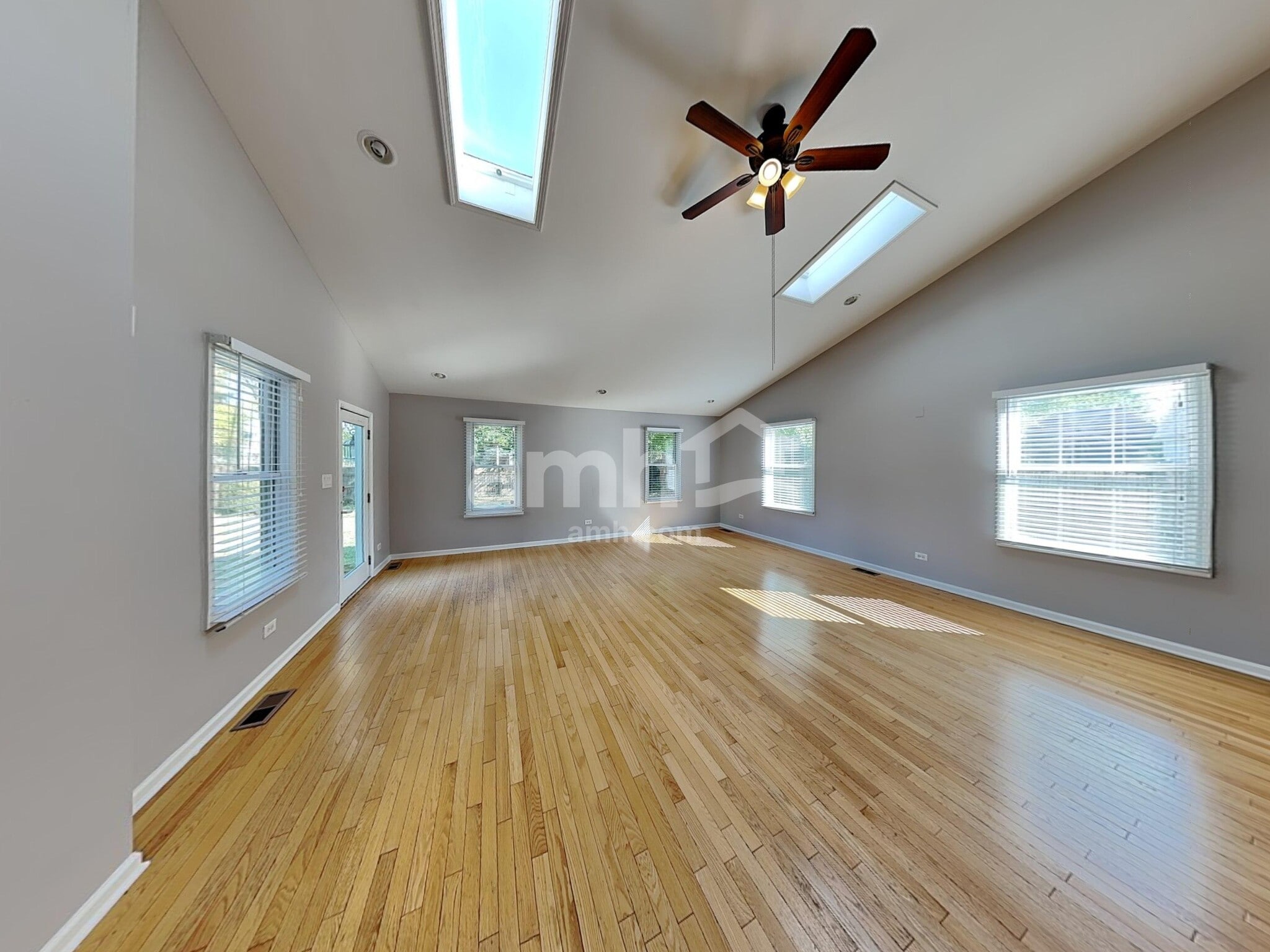 Building Photo - 5301 Meadowbrook St