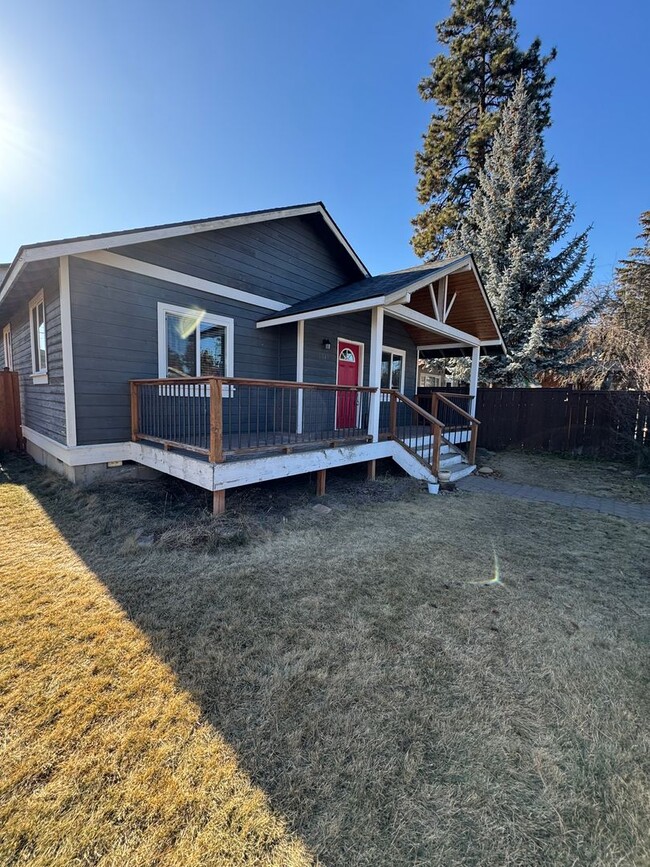 Building Photo - Cute Home in Downtown Bend