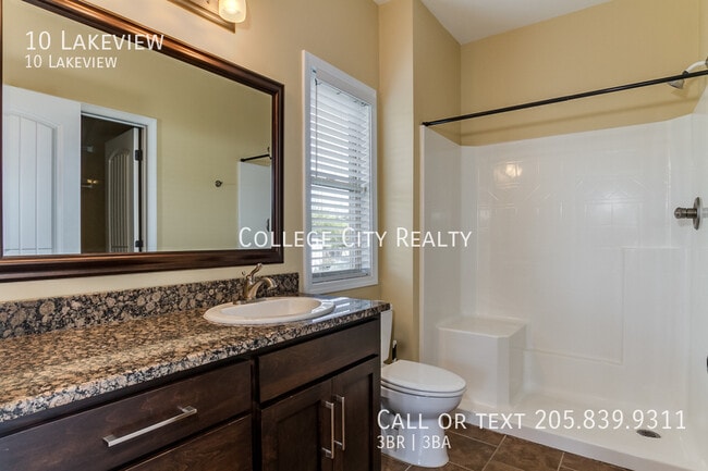 Building Photo - 10 Lakeview