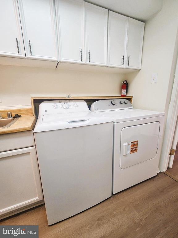 Building Photo - 10244 Prince Pl