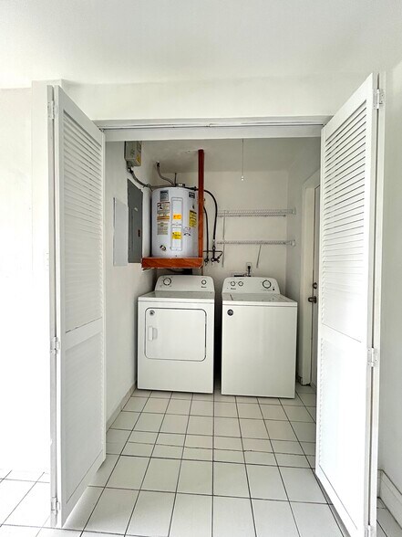 Building Photo - 6001 SW 116th Ave