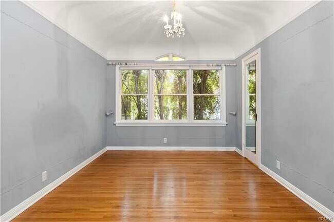 Building Photo - 411 N Vega St