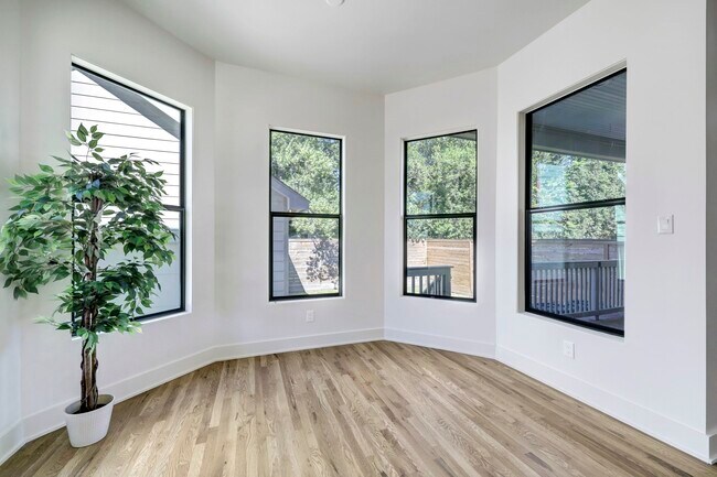 Building Photo - 4715 McKinney St