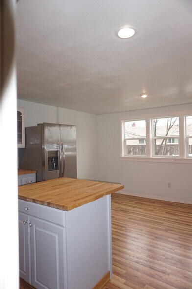 Building Photo - 4185 Monroe Ave NE