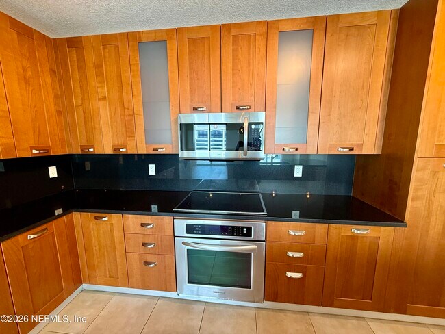 Building Photo - 1431 Riverplace Blvd