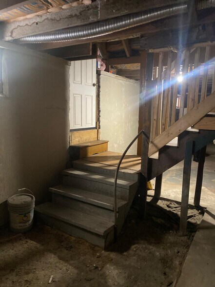 Building Photo - 104 S 4th St