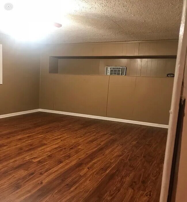 Building Photo - 185 Cavalier Ct