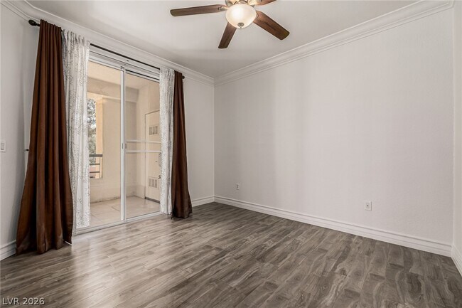 Building Photo - 210 E Flamingo Rd