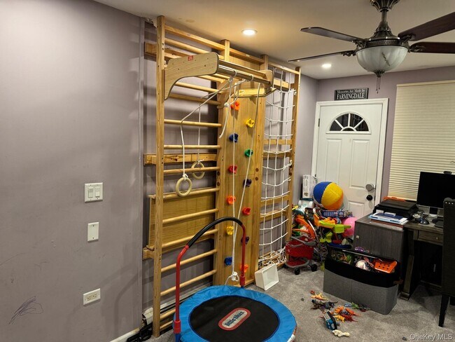 Building Photo - 48 Jefferson Rd