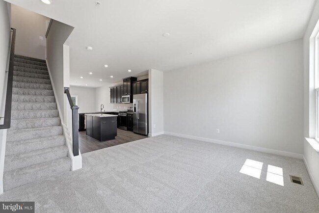 Building Photo - 16130 Hyde Pk Pl