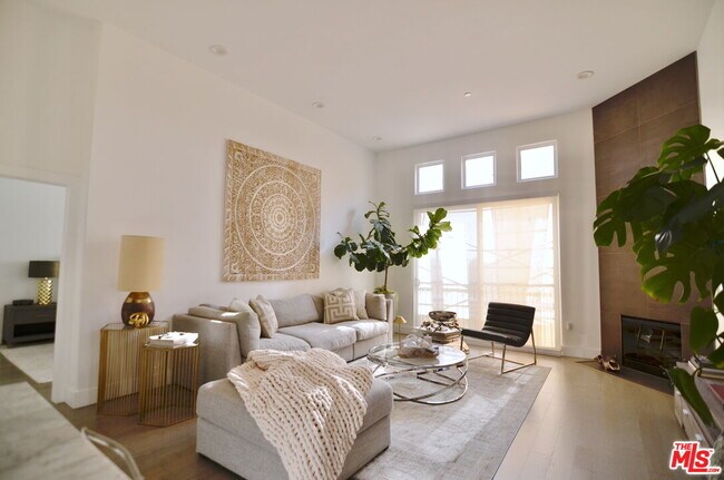 Building Photo - 5703 Laurel Canyon Blvd