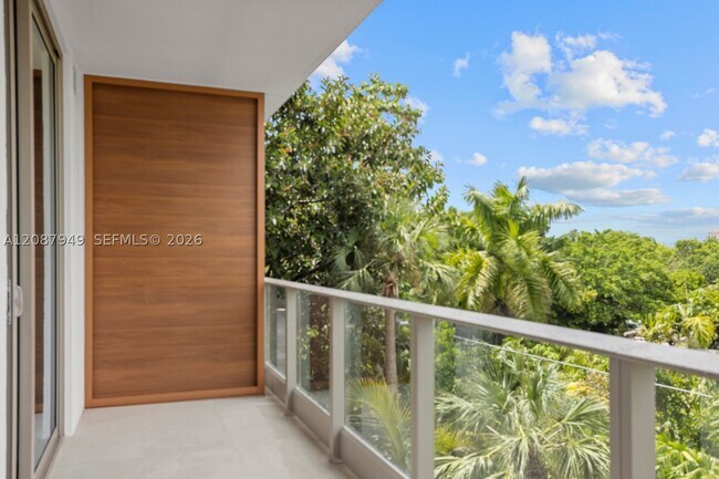 Building Photo - 2200 Brickell Ave