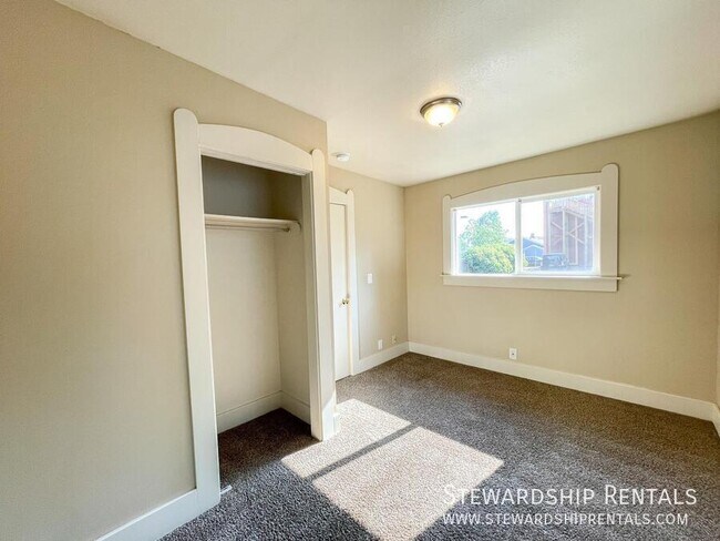 Building Photo - 1745 Olive St