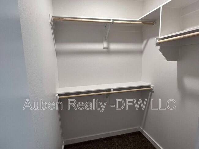 Building Photo - 2524 S Fannin Ave