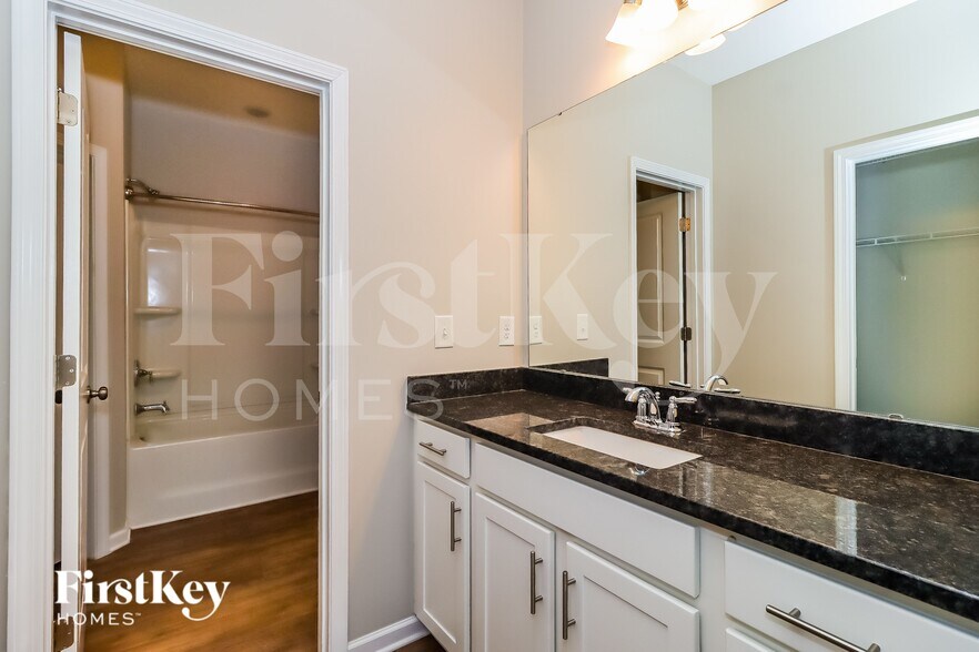 Building Photo - 5081 Devonshire Rd