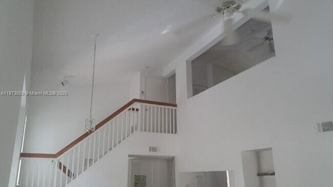 Building Photo - 3204 Glenmoor Dr