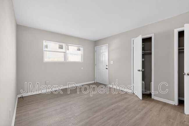 Building Photo - 7 Roper Dr