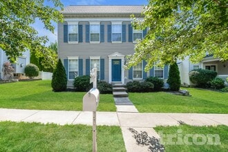 Building Photo - 621 Summer Stone Dr