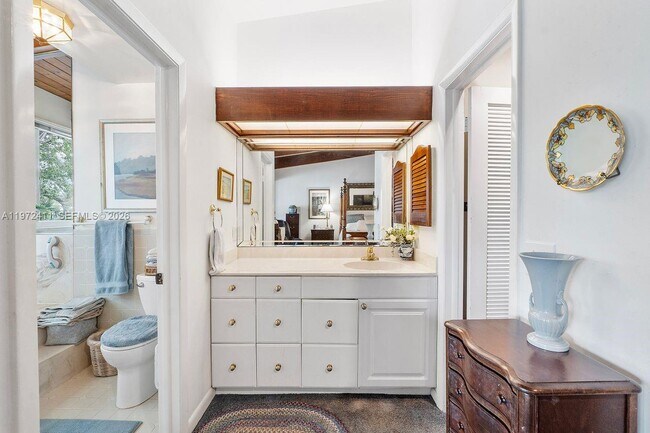 Building Photo - 4905 SW 71st Pl