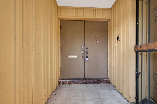 Building Photo - 260 13th St N