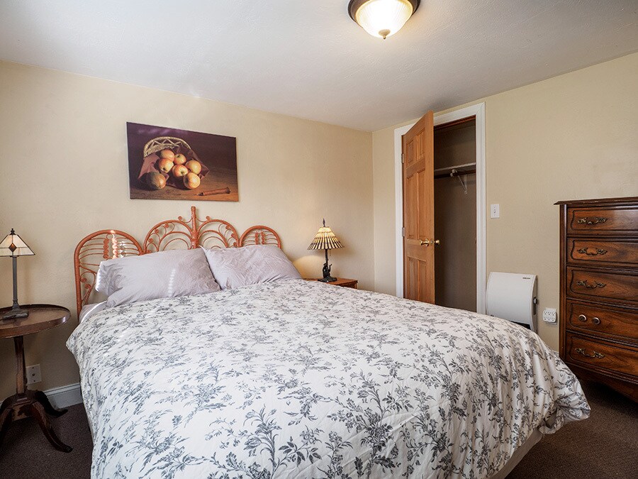 Front bedroom - 12016 Bartlett Ave NE