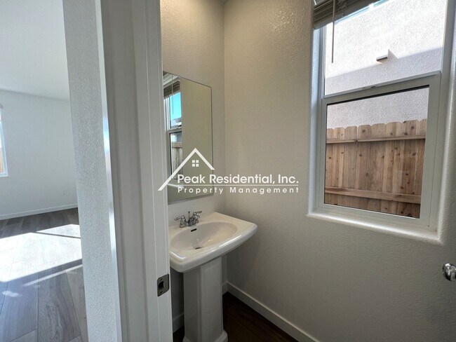 Building Photo - Brand New 4bd/2.5a Elk Grove Home-Must See!