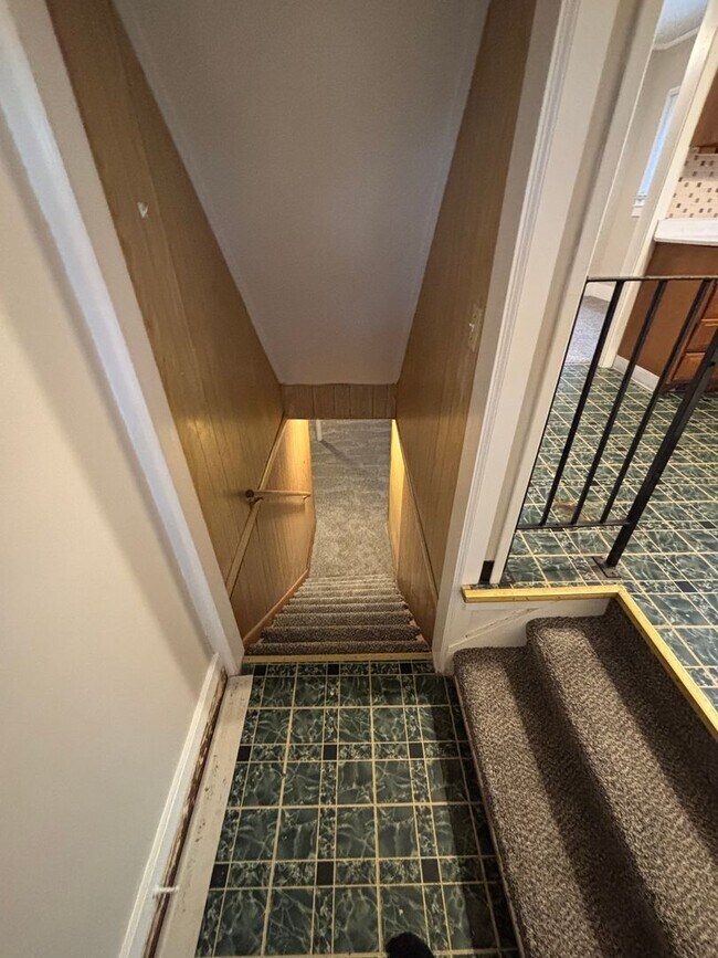 Building Photo - Charming Hilltop Home with Stunning City Views