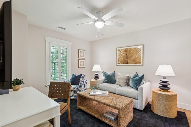 Building Photo - 221 Halyard Dr