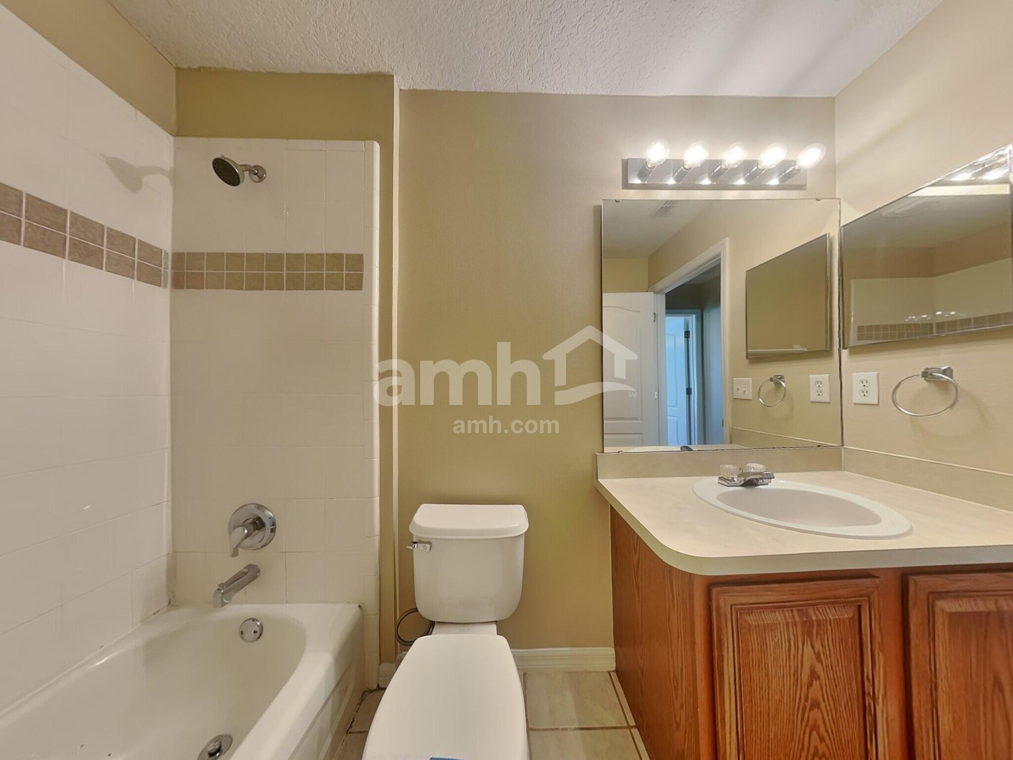 Building Photo - 1075 Princeton Dr