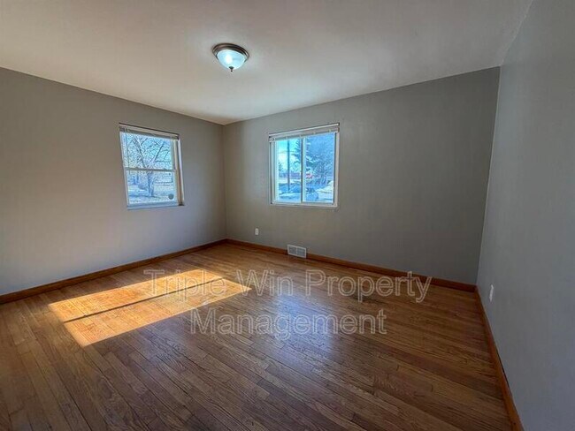 Building Photo - 8385 Latty Ave