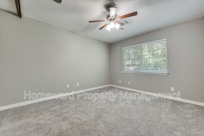 Building Photo - 2211 Heritage Cir