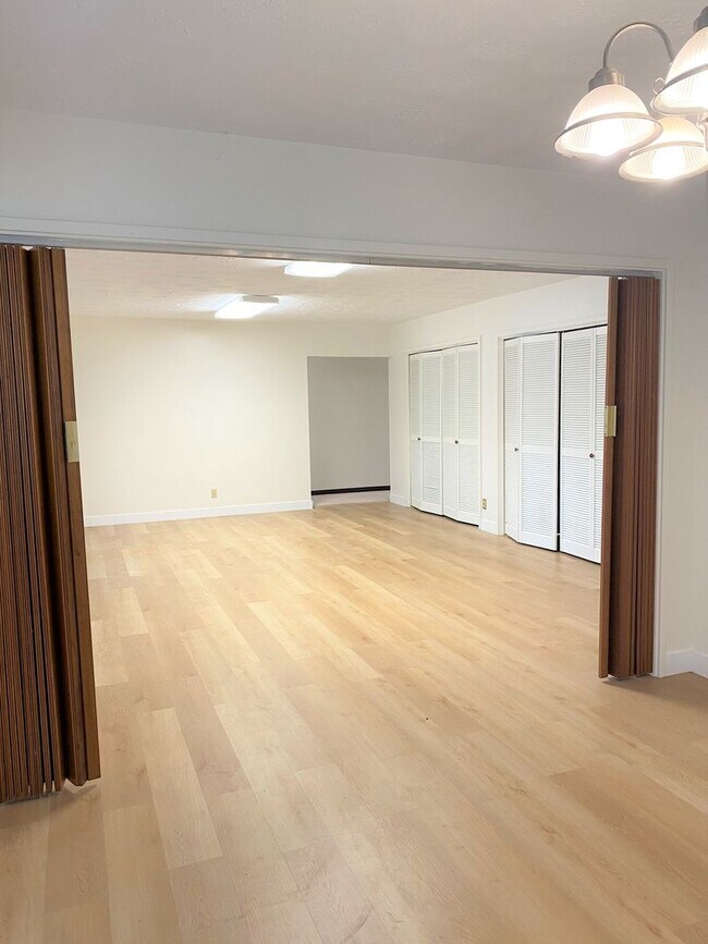 Building Photo - Manoa - Upgraded 3 Bedroom, 3 Bath Single Family Home with Enclosed Garage