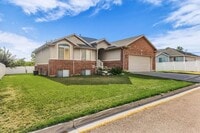 Building Photo - Beautiful 3 Bedroom Rambler in the Heart of Kaysville
