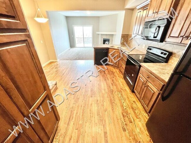Building Photo - Beautiful and Spacious Olathe Townhome-Available in AUGUST!!!