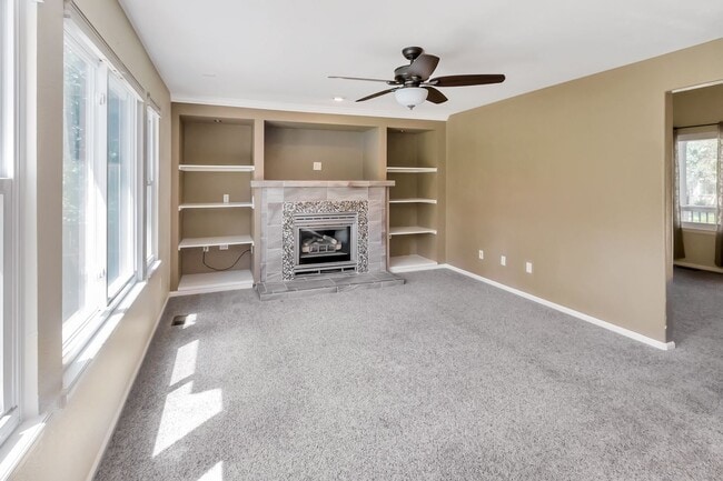 Building Photo - Charming 4 Bedroom 3 Bath in Highlands Ranch!