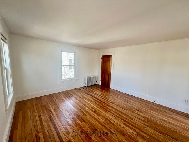 Building Photo - 50 Pond St