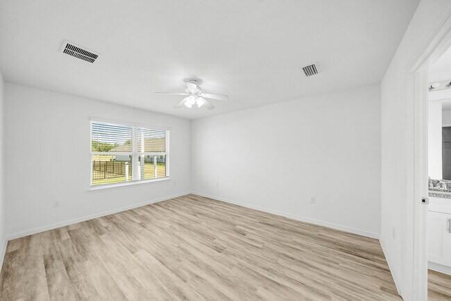 Building Photo - 39 Riverwalk Xing