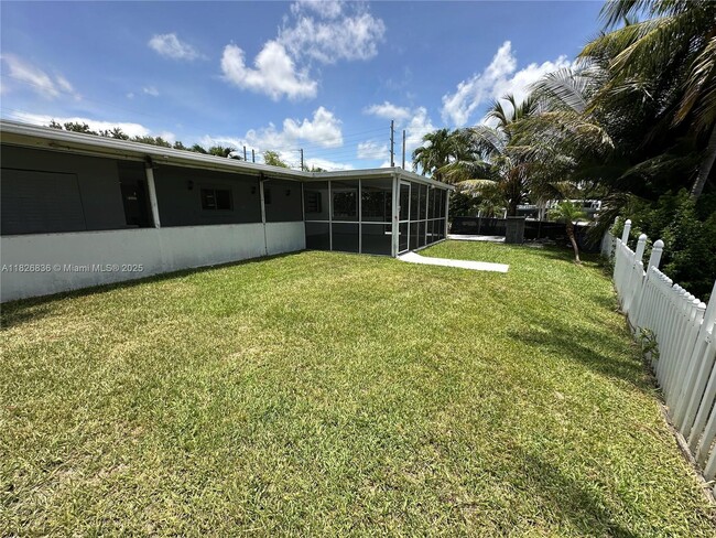 Building Photo - 4830 SW 41st Ave