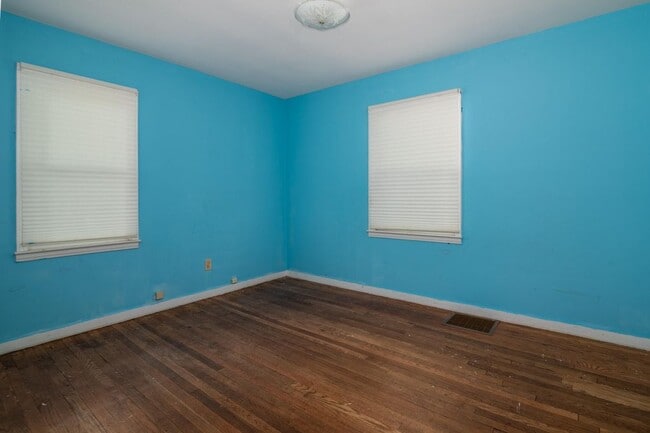 Building Photo - 915 Sheridan Ct