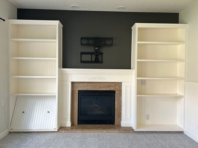 Building Photo - Gorgeous 5 bedroom 3 bathroom Home In Eagle